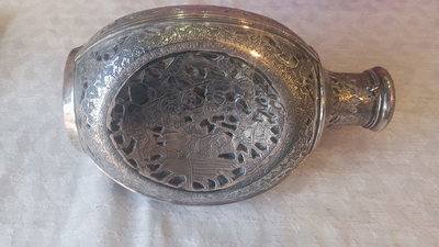 בקבוק היין העתיק שהעניקו קציני משטרה מאיראן לקצין היהודי ר' חיים יוסף קליין