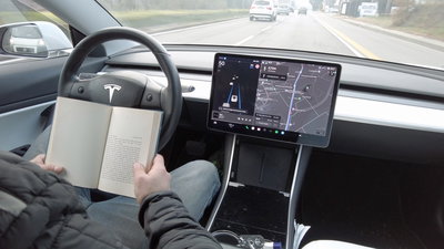 נהיגה אוטונומית בטסלה