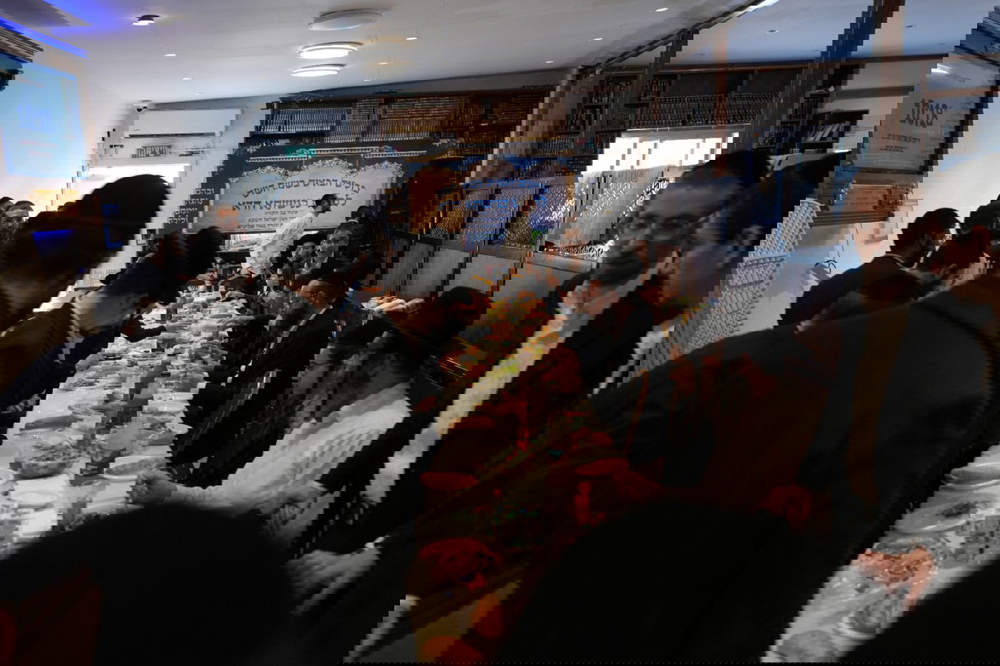 הינוקא עם האברכים