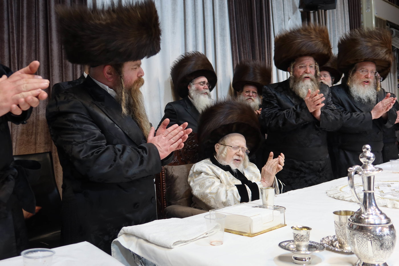 חג הפסח בחצה"ק קרעטשניף