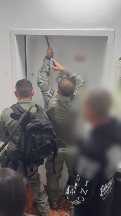 לוחמים המתינו חצי שעה מחוץ לדלת, ואז הגיעה הפקודה: "לפרוץ!" | צפו