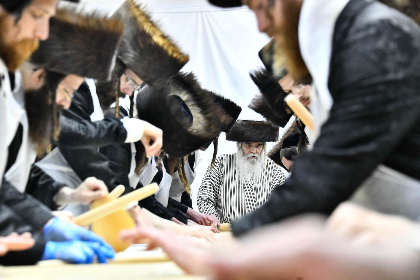 האדמו"ר מקרעטשניף י-ם באפיית מצות