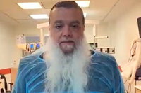 מחדרה של הילדה בת ה-11 בבית החולים: הרב יגאל כהן בקריאה נרגשת • צפו