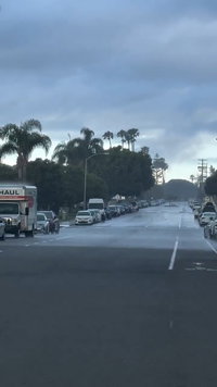 מדהים: הגשם מתקדם לאיטו במעלה הרחוב - הצד השני נותר יבש | צפו