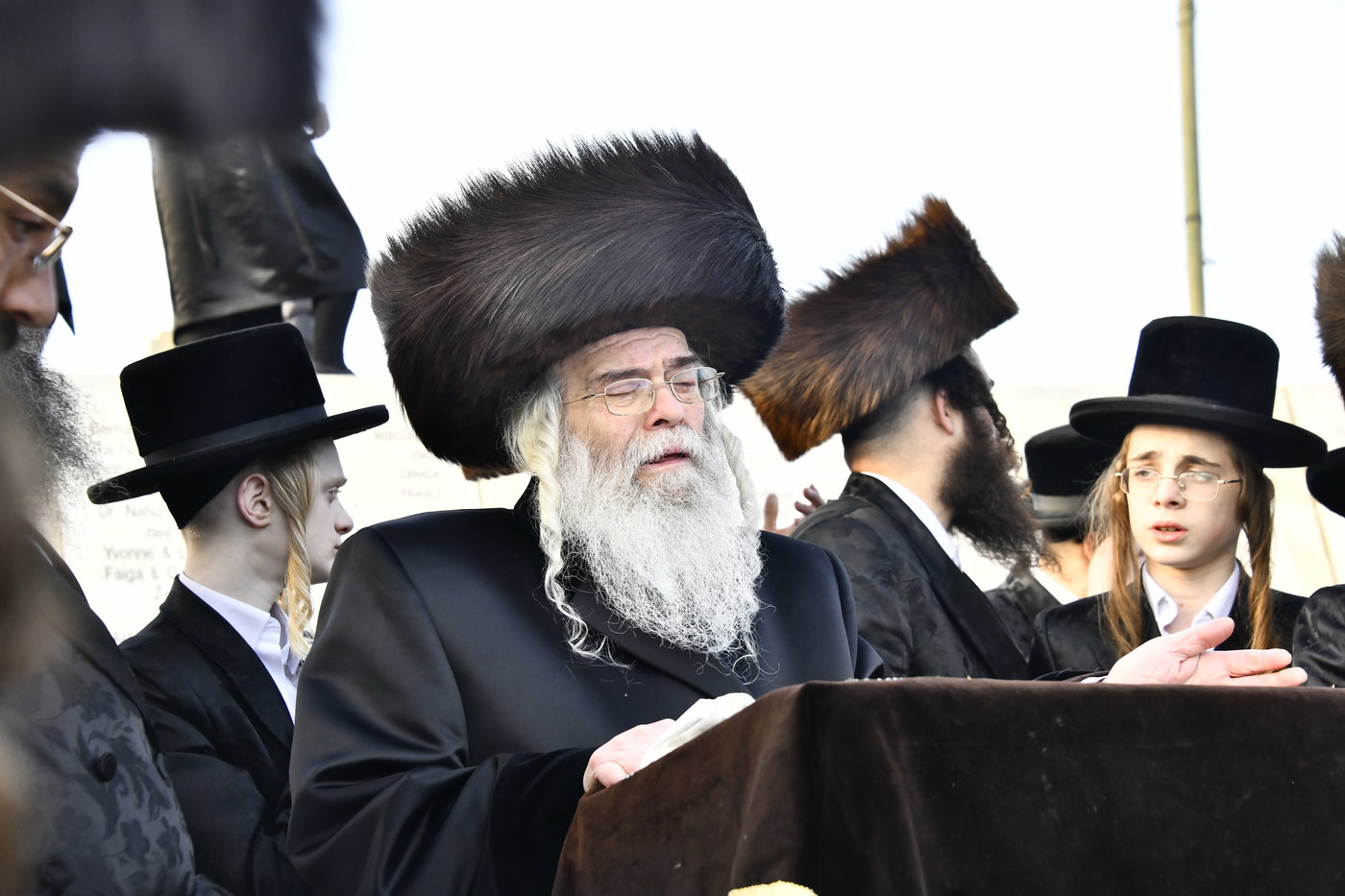 האדמו"ר מקרעטשניף י-ם בתפילה בהר הצופים