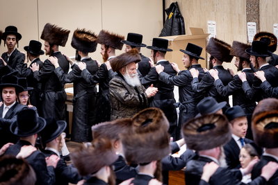 האדמו"ר מבאבוב בטיש חוה"מ פסח