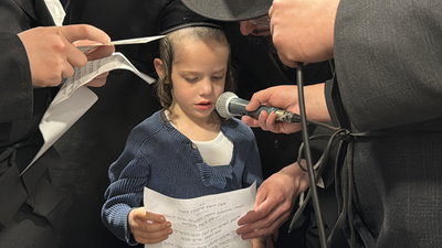 הילד הקטן חייך בהלוויה, בלי להבין שלא יראה יותר את אמא