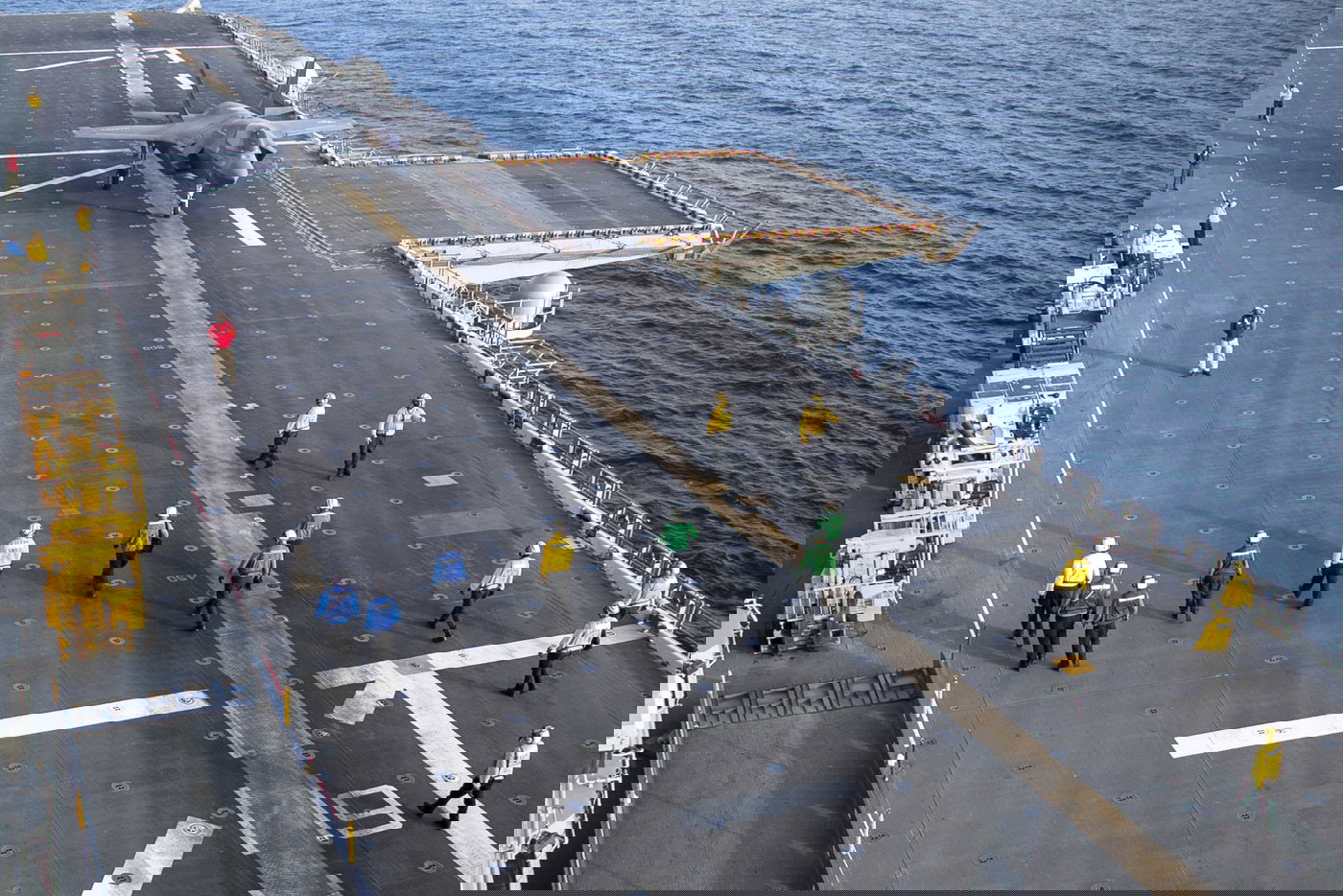 נושאת המטוסים במזרח התיכון