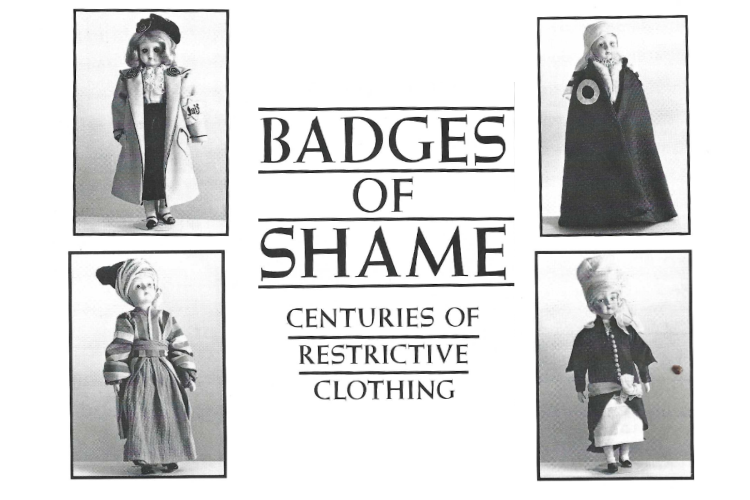 ספר המציג את הבובות שיצרה סטרובל לצד פירוט של פרטי הלבוש האנטישמים שהיה עליהם ללבוש