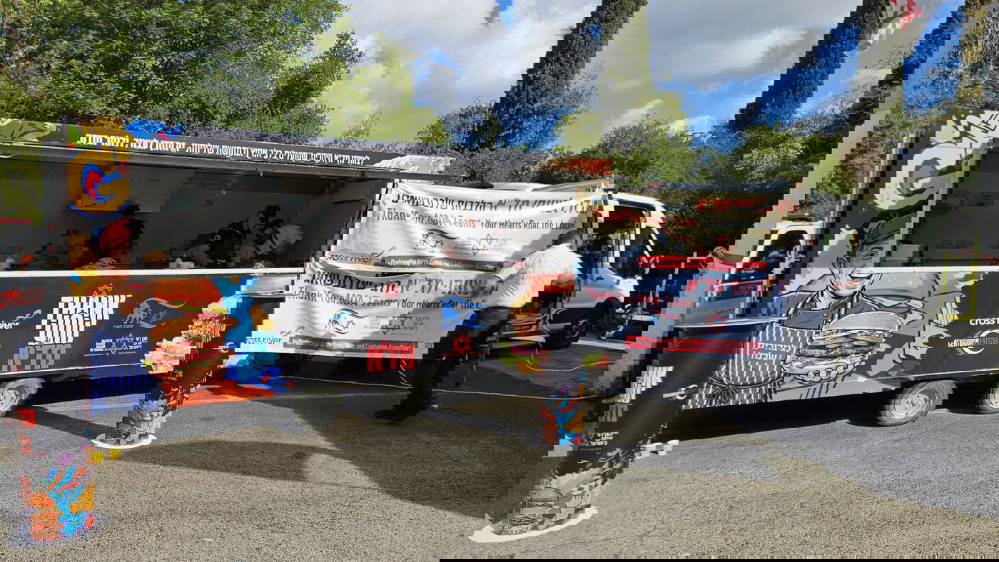 ניידת פוד-טראק במסע הוקרה ארצי לרבבות מתנדבי מד"א 