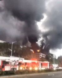 תיעוד מטורף: להבות ענק מכלות מפעל של BYD בסין - נזק גדול במקום