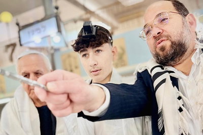 איתי בעליה לתורה בבית הכנסת הגדול