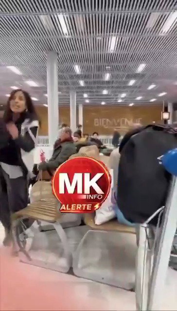 "אתם הסרטן של העולם": ערבייה-צרפתית תקפה קבוצת חרדים בנמל התעופה בפריז