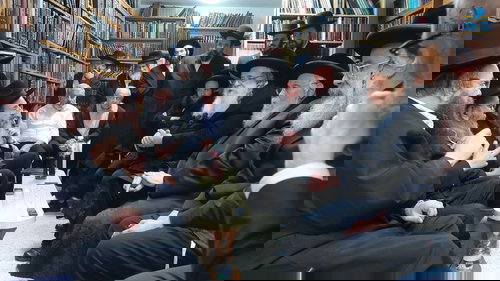 הגר"ש אלתר בניחום אבלים אצל משפחת ויינפלד