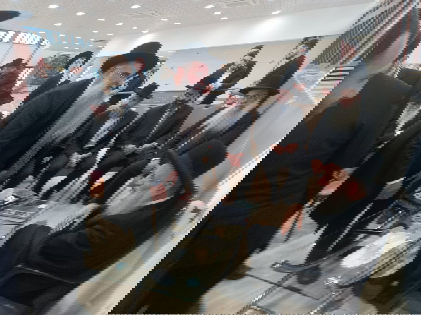 ניחום אבלים אצל הגאון רבי ראובן אלבז