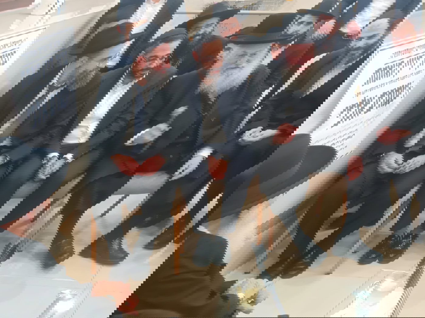 ניחום אבלים אצל הגאון רבי ראובן אלבז