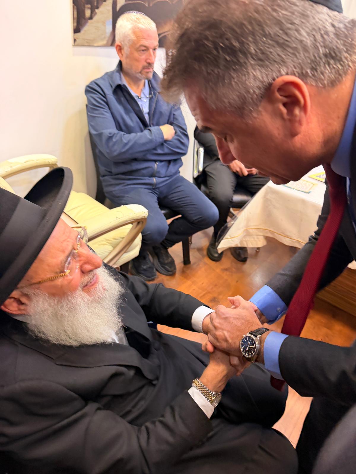 ניחום אבלים אצל הגאון רבי ראובן אלבז