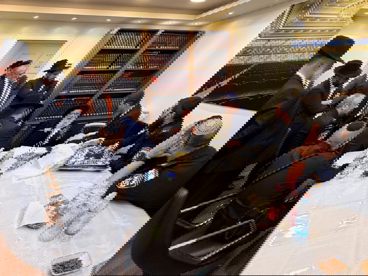 ניחום אבלים אצל הגאון רבי ראובן אלבז