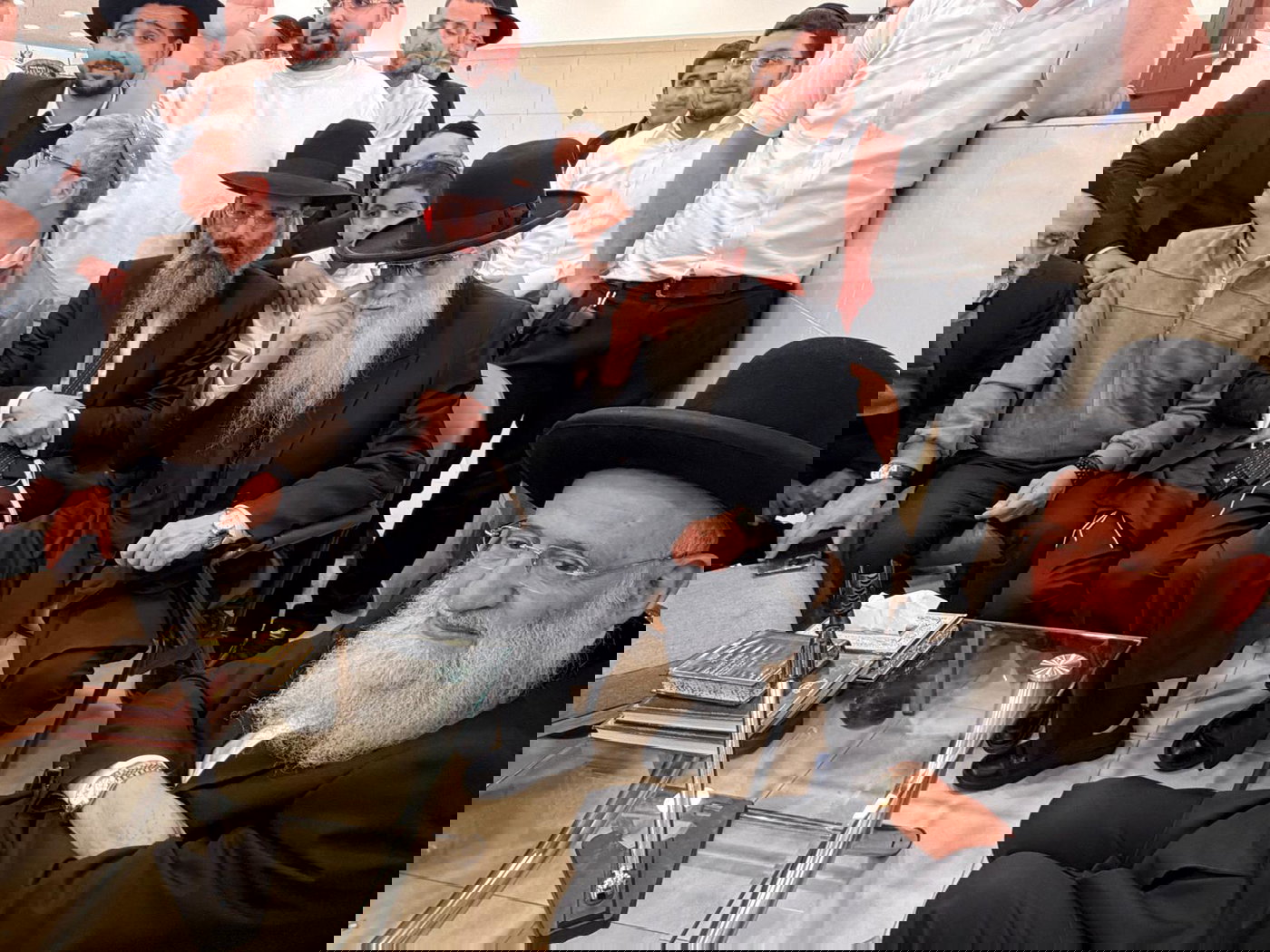 ניחום אבלים אצל הגאון רבי ראובן אלבז