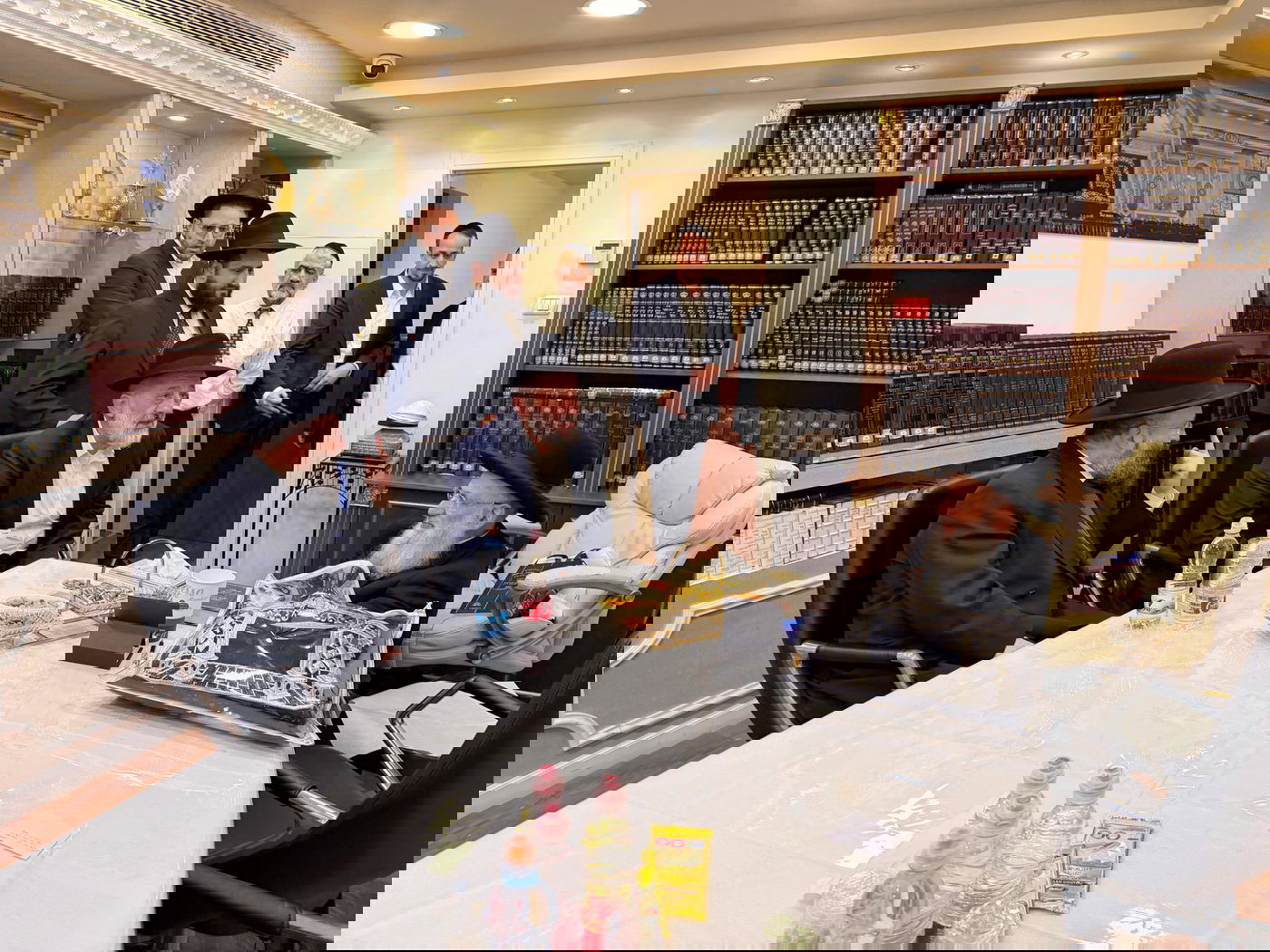 ניחום אבלים אצל הגאון רבי ראובן אלבז