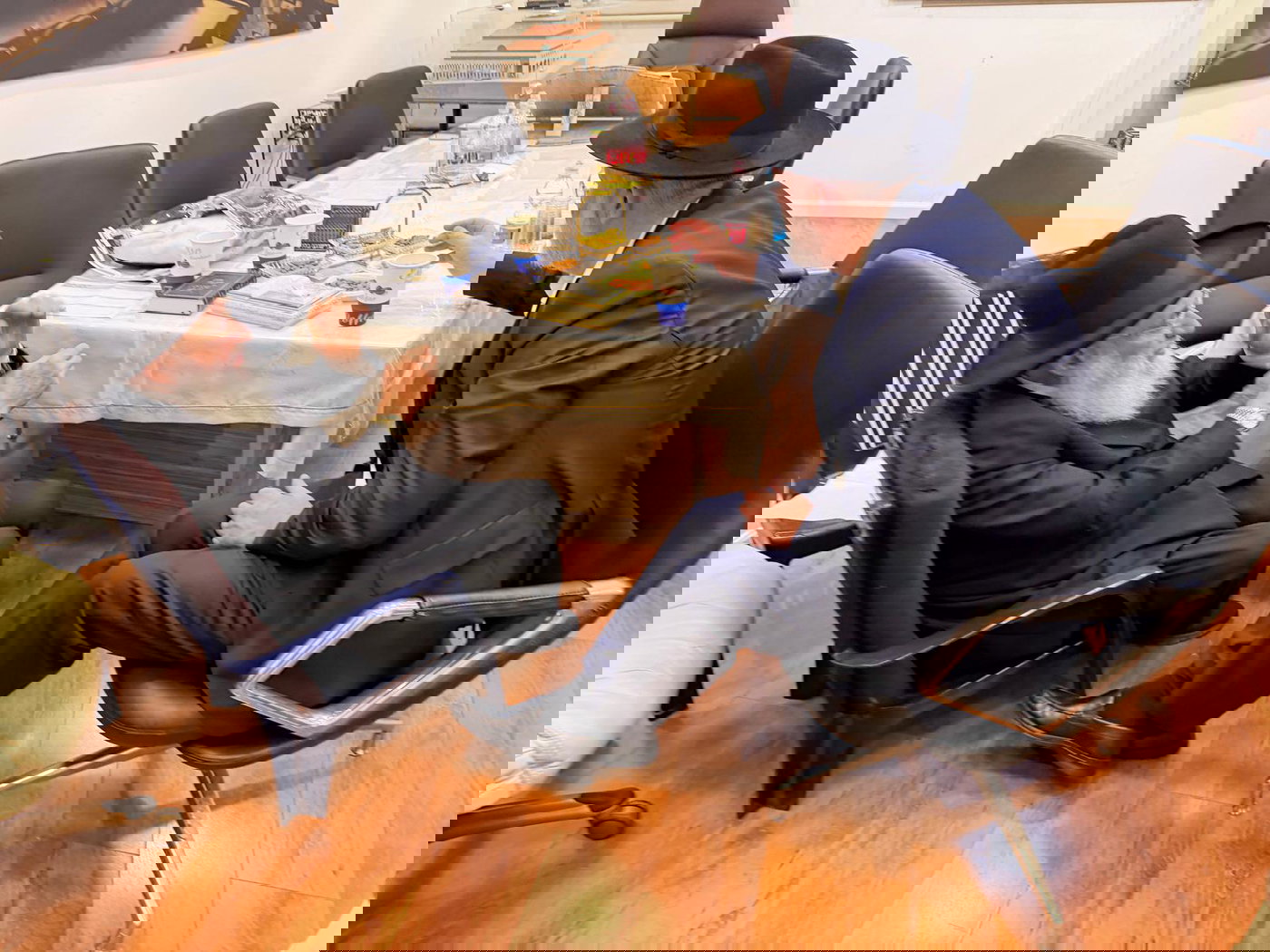 ניחום אבלים אצל הגאון רבי ראובן אלבז