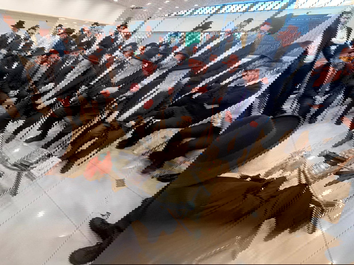 ניחום אבלים אצל הגאון רבי ראובן אלבז