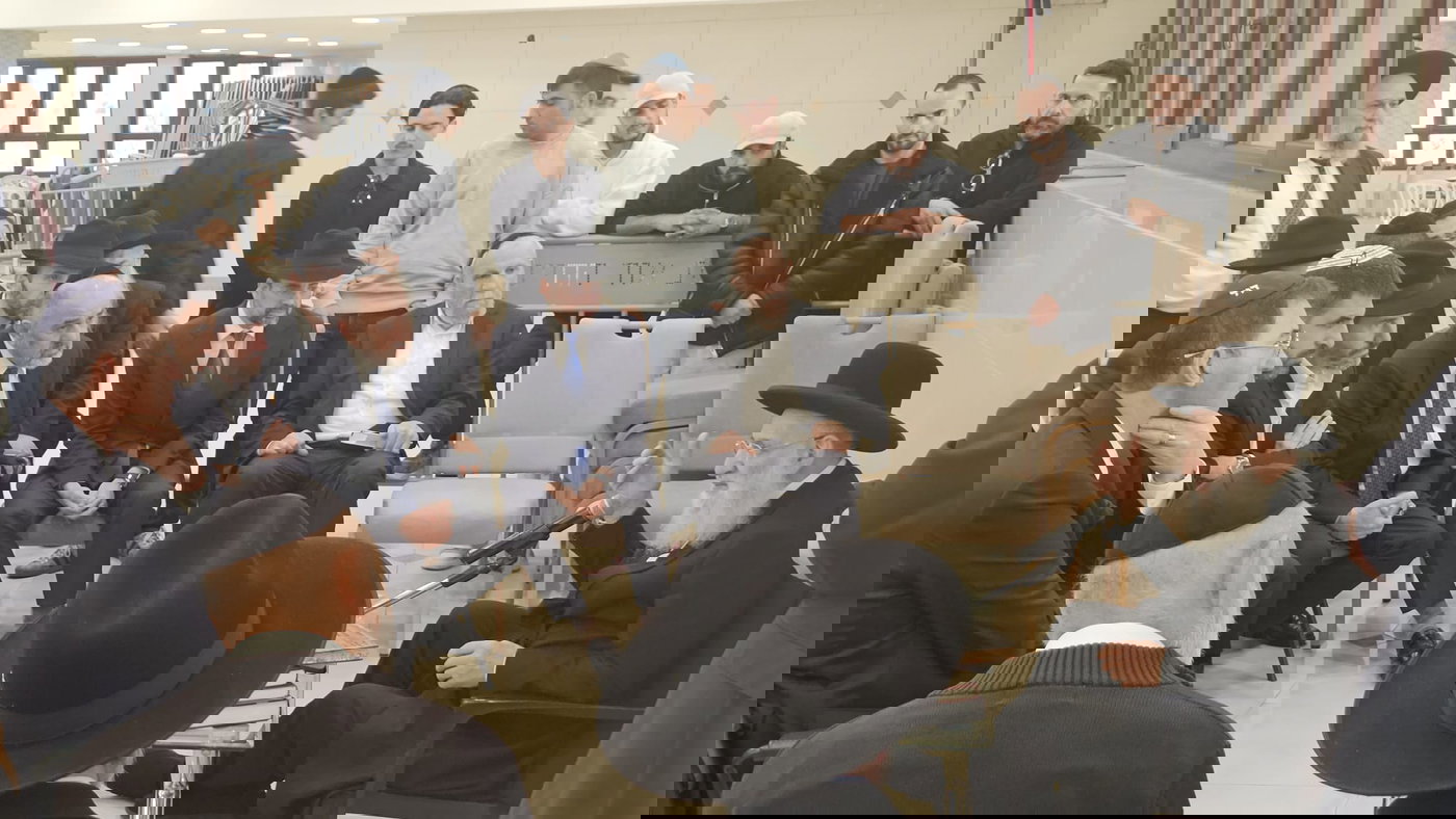 ניחום אבלים אצל הגאון רבי ראובן אלבז