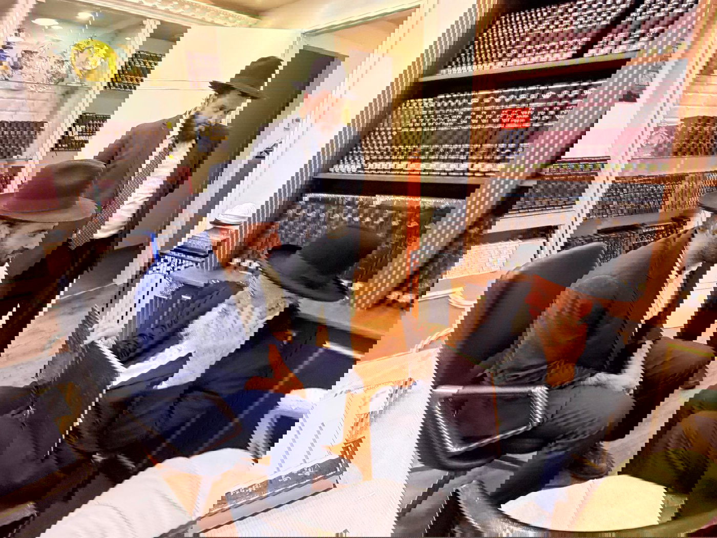 ניחום אבלים אצל הגאון רבי ראובן אלבז