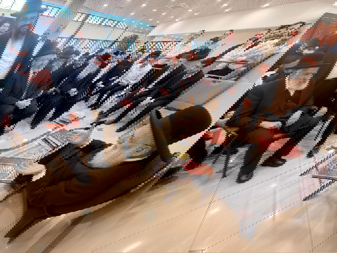 ניחום אבלים אצל הגאון רבי ראובן אלבז