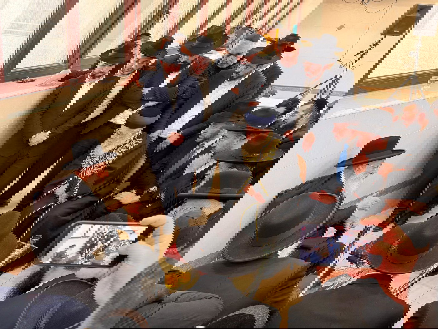 ניחום אבלים אצל הגאון רבי ראובן אלבז