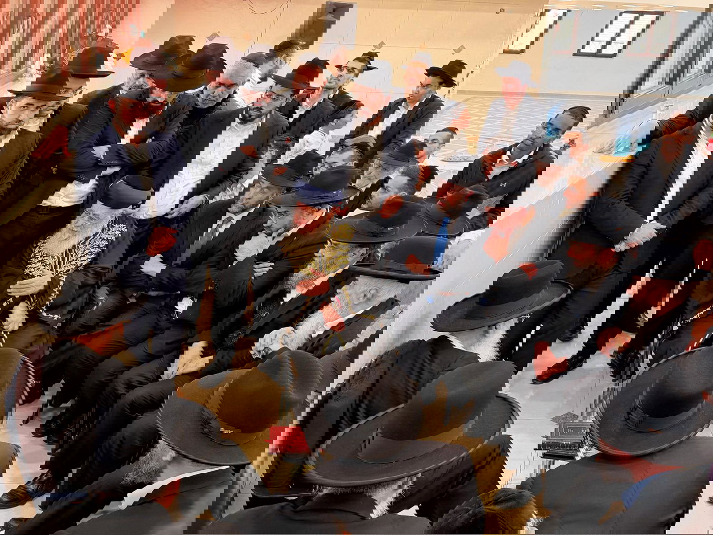 ניחום אבלים אצל הגאון רבי ראובן אלבז