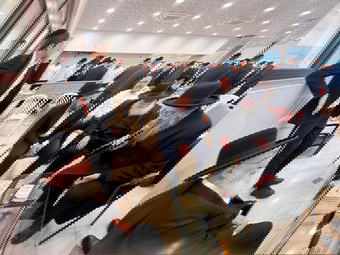 ניחום אבלים אצל הגאון רבי ראובן אלבז