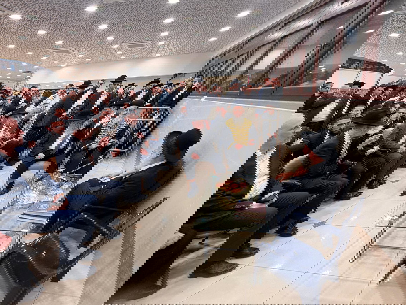 ניחום אבלים אצל הגאון רבי ראובן אלבז