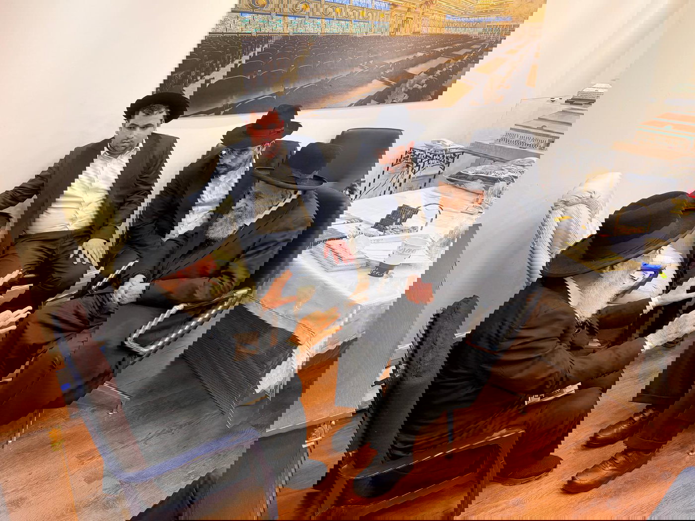 ניחום אבלים אצל הגאון רבי ראובן אלבז