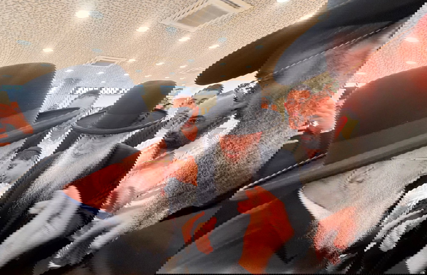 ניחום אבלים אצל הגאון רבי ראובן אלבז