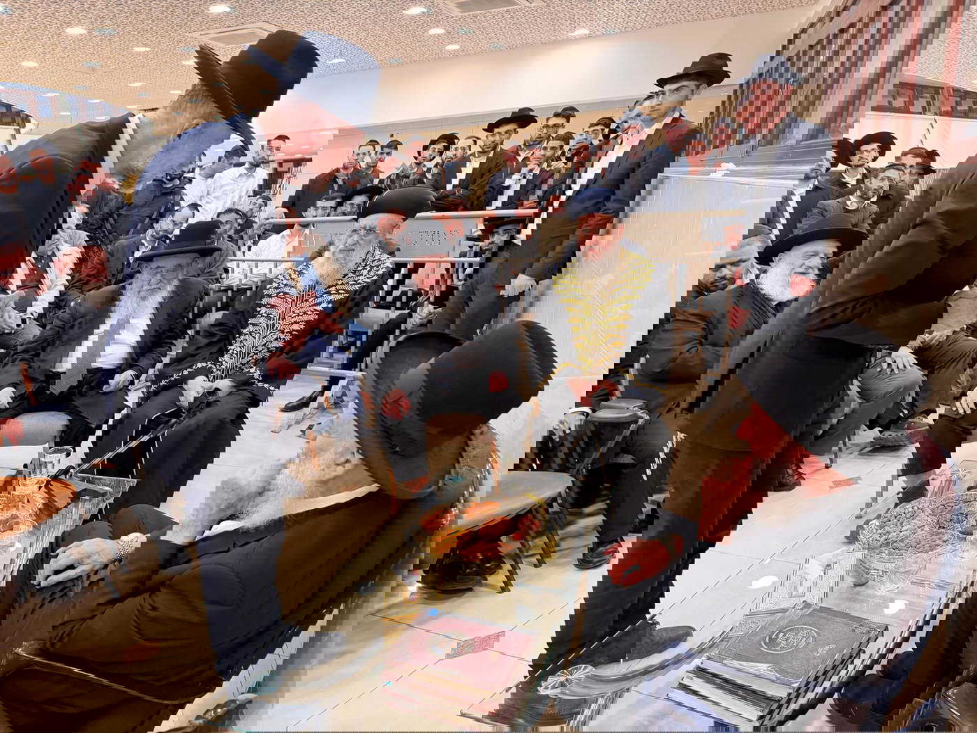 ניחום אבלים אצל הגאון רבי ראובן אלבז