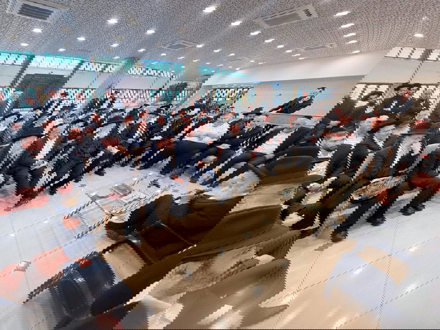 ניחום אבלים אצל הגאון רבי ראובן אלבז