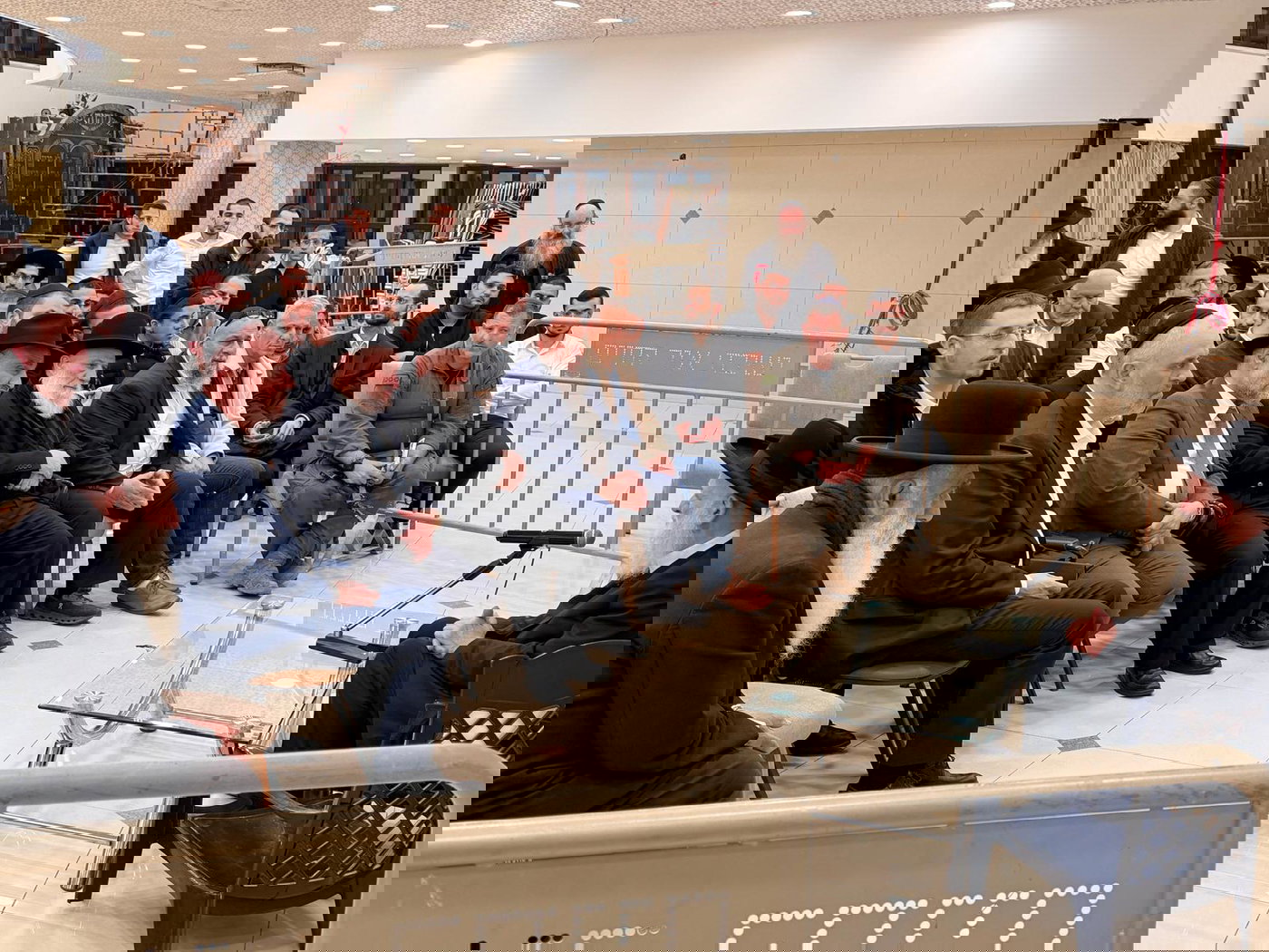 ניחום אבלים אצל הגאון רבי ראובן אלבז