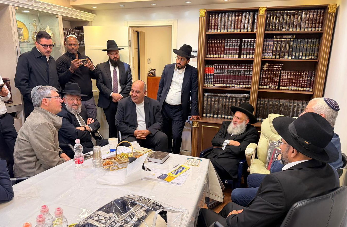 ניחום אבלים אצל הגאון רבי ראובן אלבז