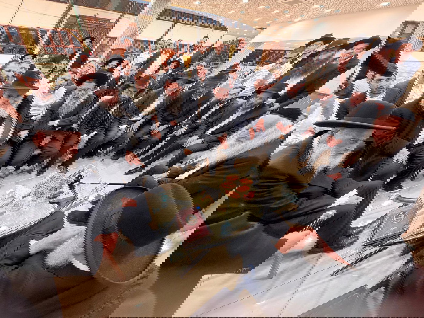 ניחום אבלים אצל הגאון רבי ראובן אלבז