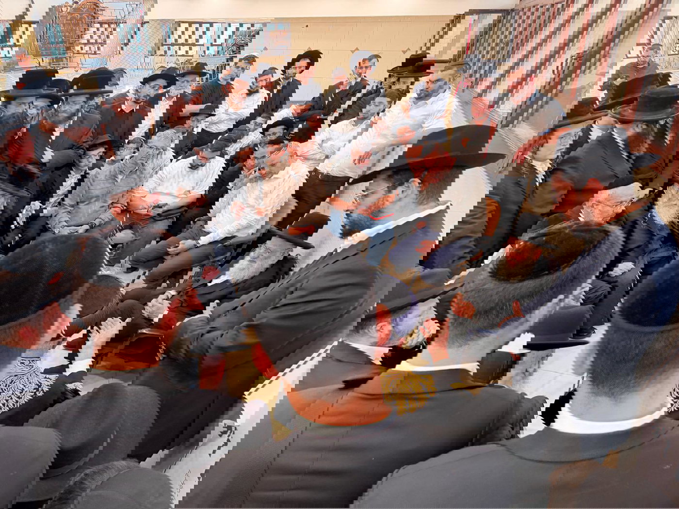 ניחום אבלים אצל הגאון רבי ראובן אלבז