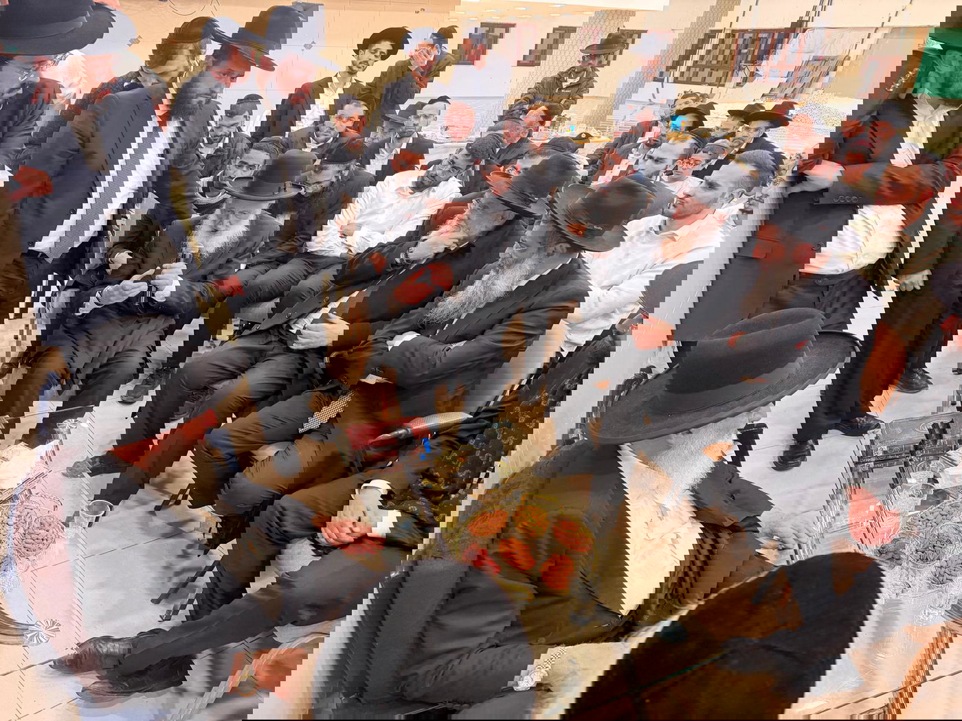 ניחום אבלים אצל הגאון רבי ראובן אלבז