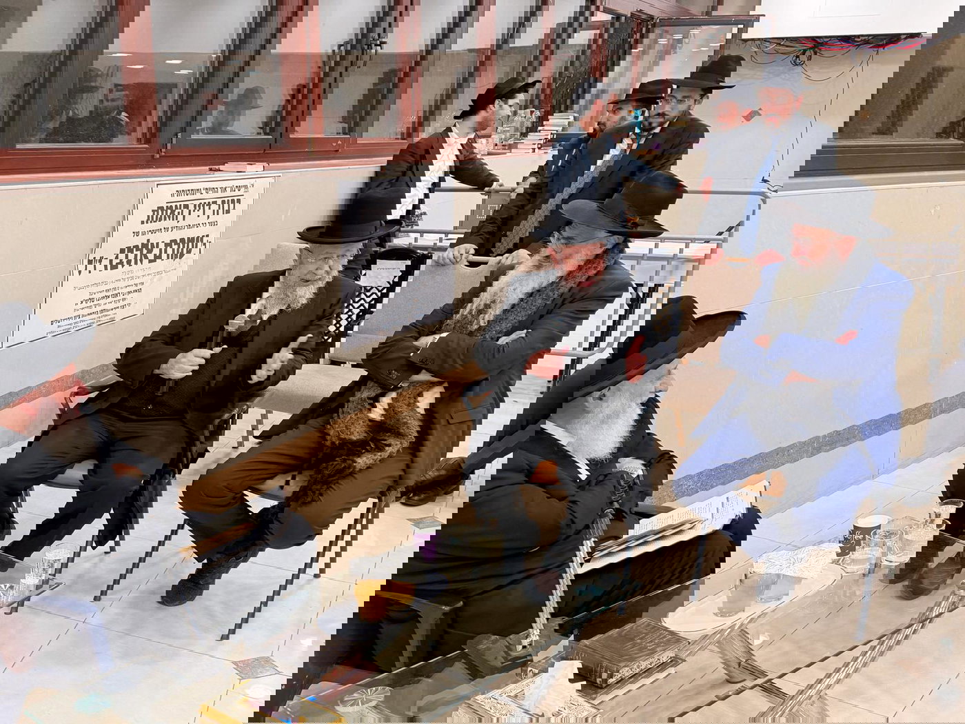 ניחום אבלים אצל הגאון רבי ראובן אלבז