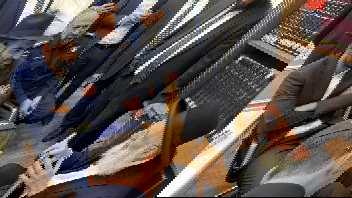 ניחום אבלים אצל הגאון רבי ראובן אלבז