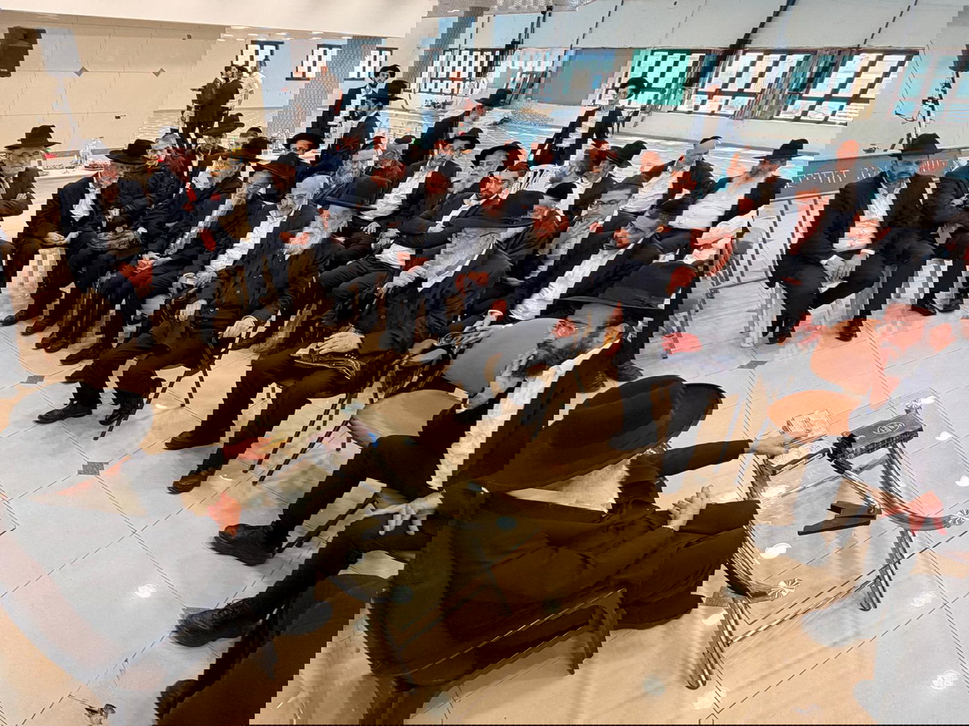 ניחום אבלים אצל הגאון רבי ראובן אלבז