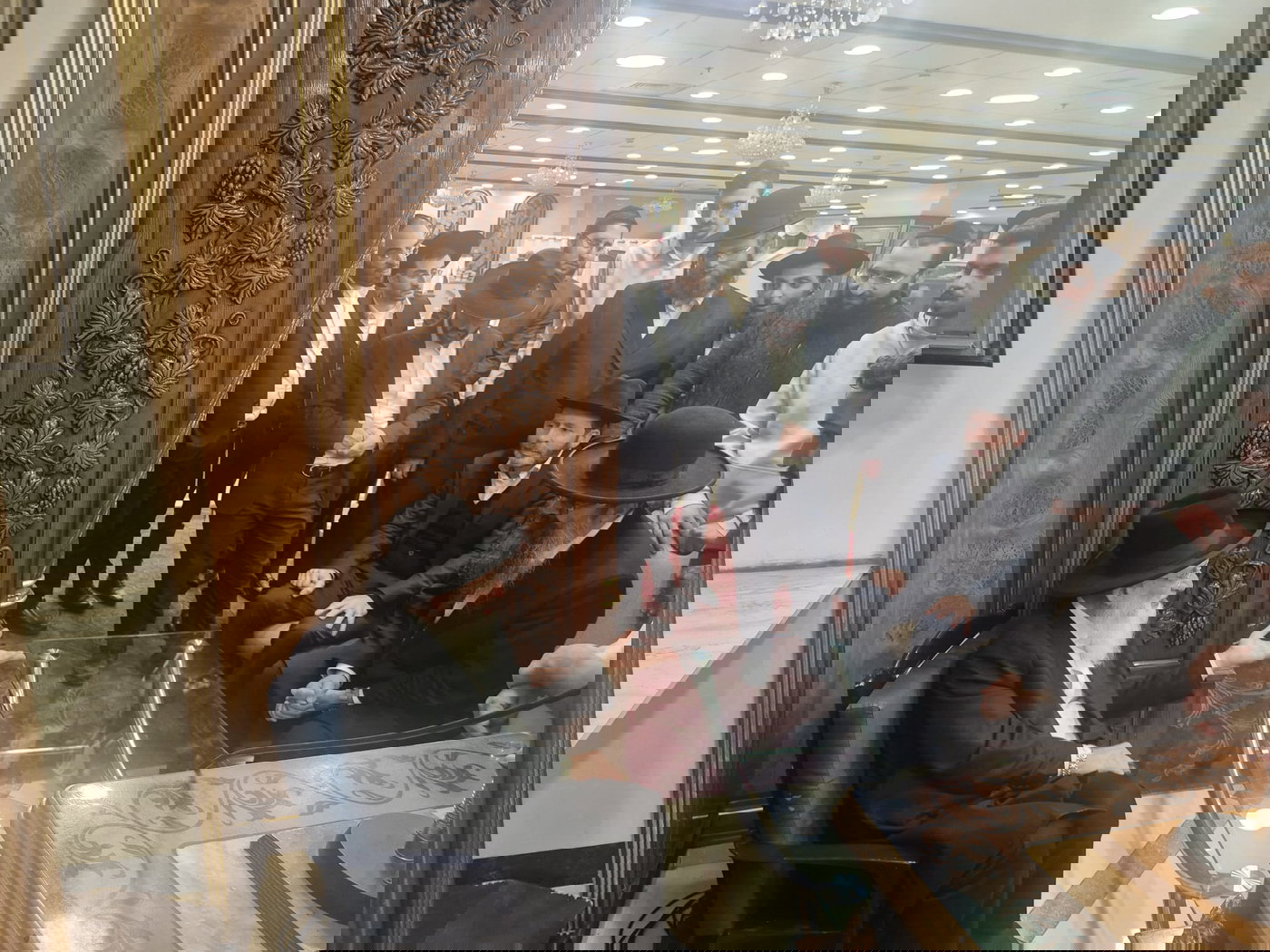 ניחום אבלים אצל הגאון רבי ראובן אלבז