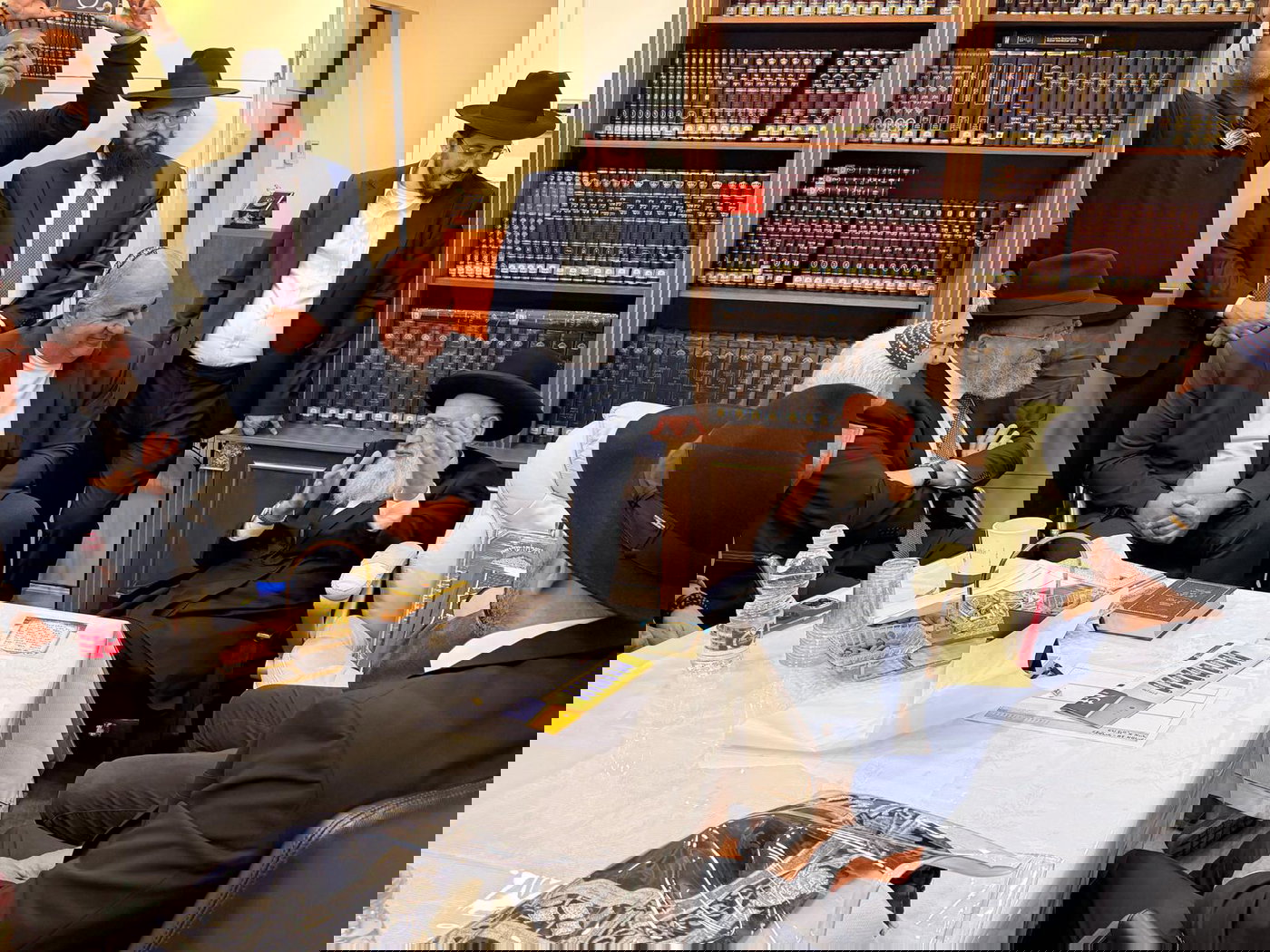 ניחום אבלים אצל הגאון רבי ראובן אלבז