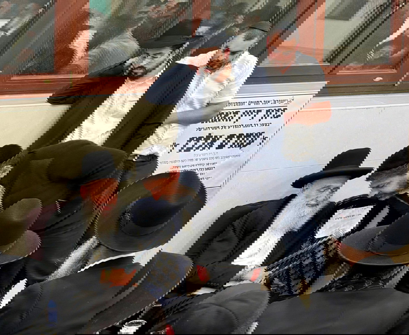 ניחום אבלים אצל הגאון רבי ראובן אלבז