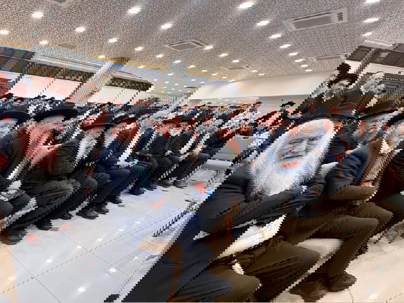 ניחום אבלים אצל הגאון רבי ראובן אלבז