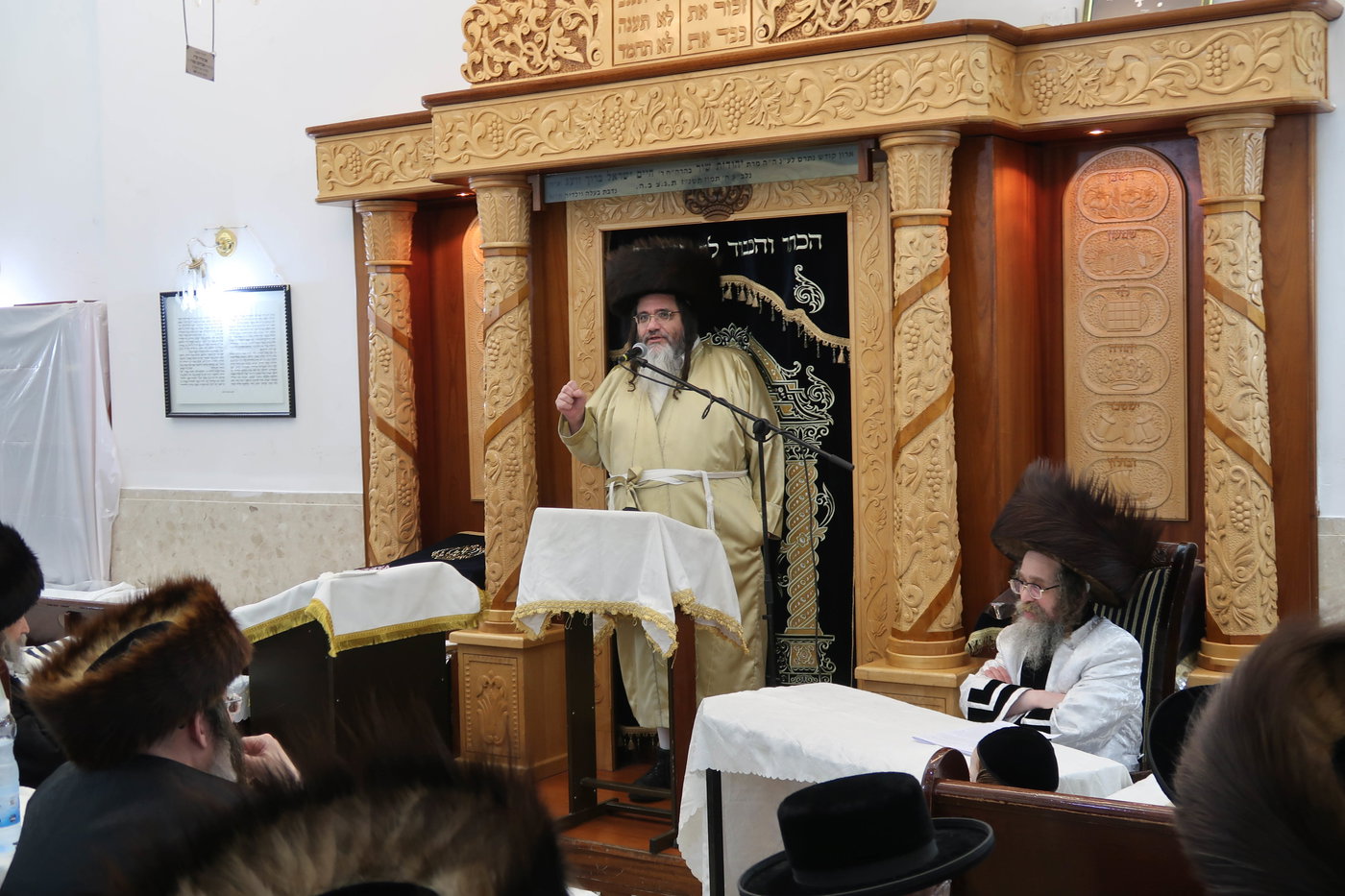 חג הפסח בחצה"ק קרעטשניף סיגעט